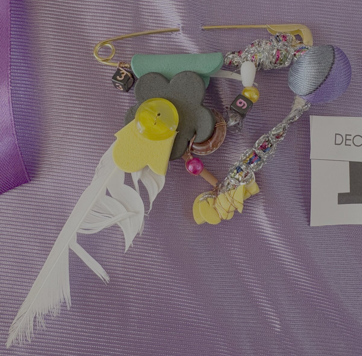 Broche 14 - Mujeres en círculo