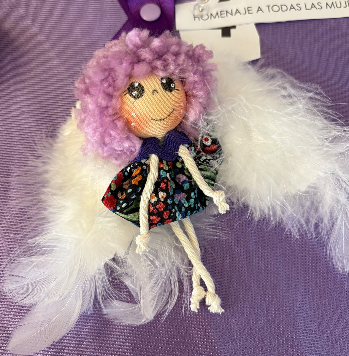 Broche 4 - Mujeres y todas las mujeres