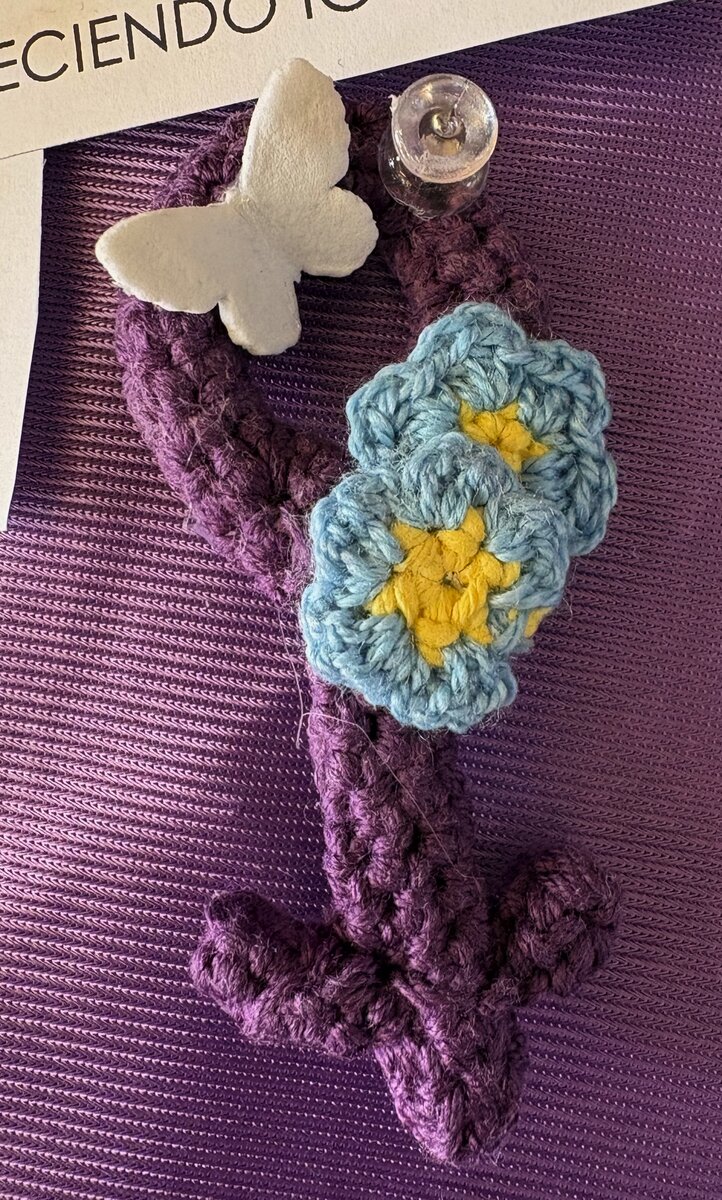 Broche 8 - Igualdad, libertad y floreciendo