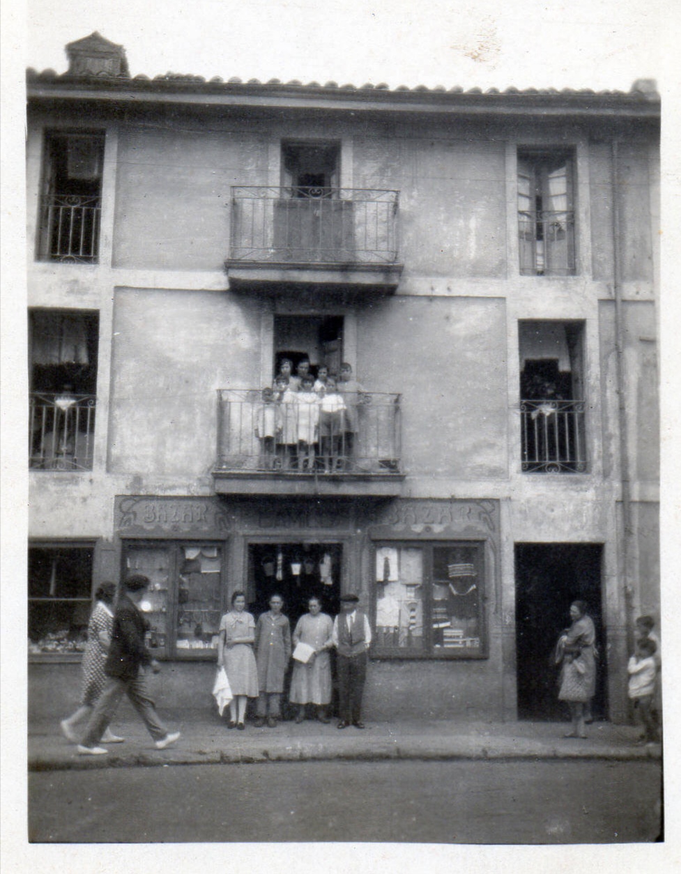 Bazar de Camilo Fuentes en El Crucero, Muskiz